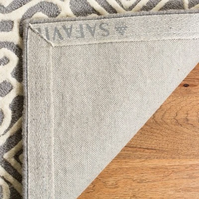 Loretta Medallion Tufted Accent Rug - Safavieh 4 Loretta Medallion Tufted Accent Rug - Safavieh - Image 2