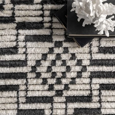 NuLOOM Celia Soft Shag Abstract Aztec Fringe Area Rug 7 NuLOOM Celia Soft Shag Abstract Aztec Fringe Area Rug - Image 5