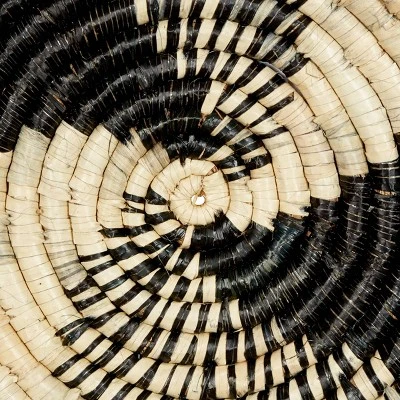 Bohemian Seagrass Plate Handmade Spiral Basket Wall Decor Set Of 3 Black - Olivia & May 6 Bohemian Seagrass Plate Handmade Spiral Basket Wall Decor Set Of 3 Black - Olivia & May - Image 4