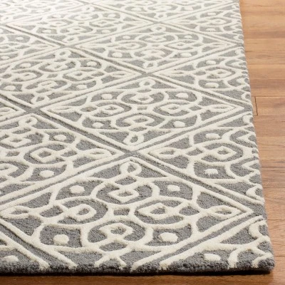 Loretta Medallion Tufted Accent Rug - Safavieh 3 Loretta Medallion Tufted Accent Rug - Safavieh